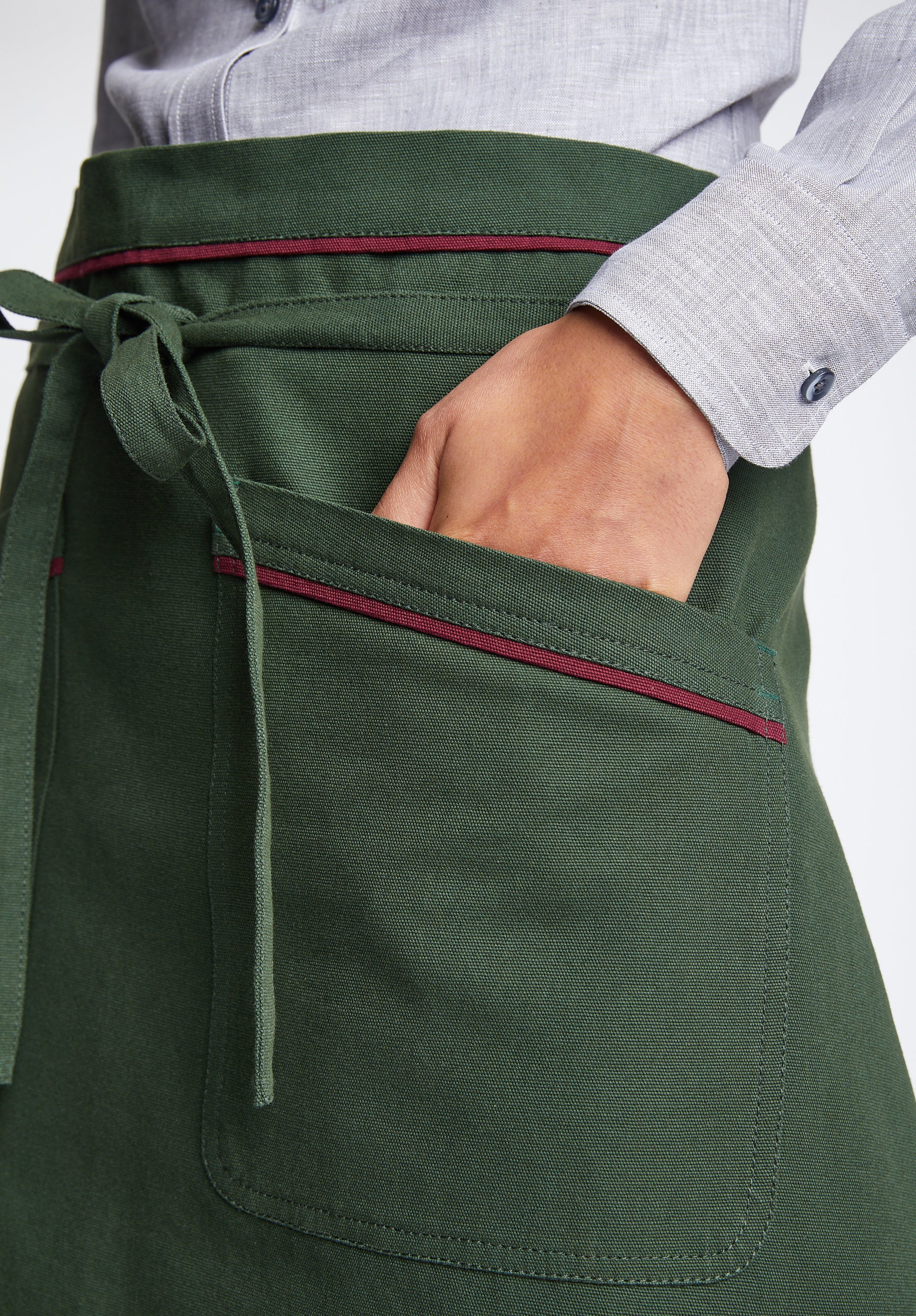 Austin Canvas Waist Apron in Forest Green with Burgundy Piping